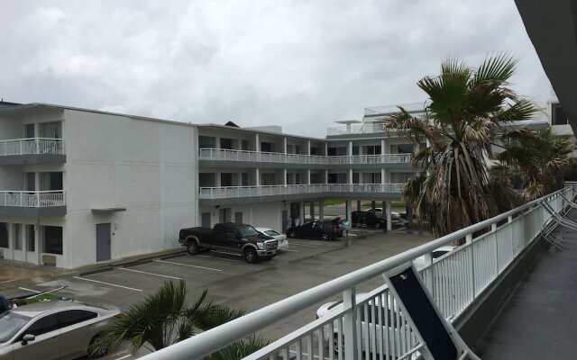 Days Inn Ormond Beach Mainsail Oceanfront