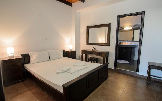 Traditional Apartments Madares