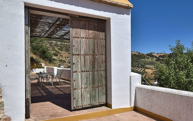 Authentic Country Home With Private Swimming Pool Near the Torcal de Antequera Nature Park