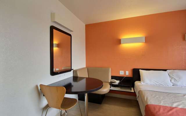 Motel 6 San Marcos, TX