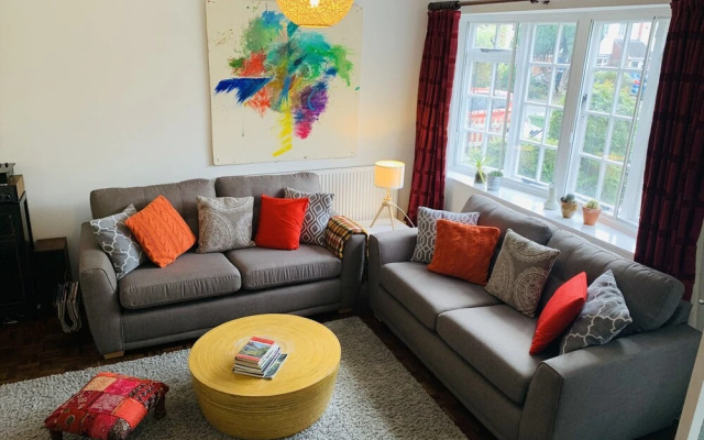 Stylish Central House Next To Warwick Castle