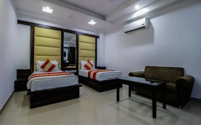 OYO Rooms Arakashan Road 3