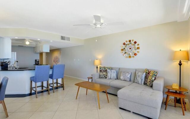 Inviting Beachfront Condo With Pool, spa and Views