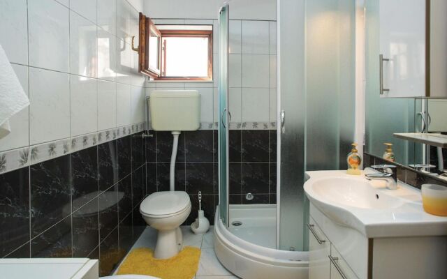 Amazing Apartment in Splitska With 2 Bedrooms and Wifi