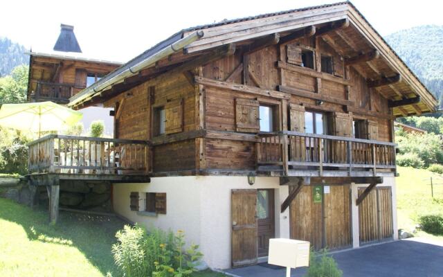 Peaceful Chalet in Les Houches with Garage