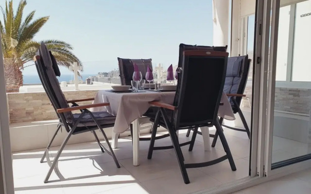 Elegant and Spacious Apartment With Sea Vieuw