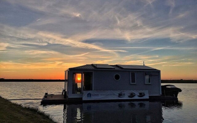 Werkendam House Boat Near National Park