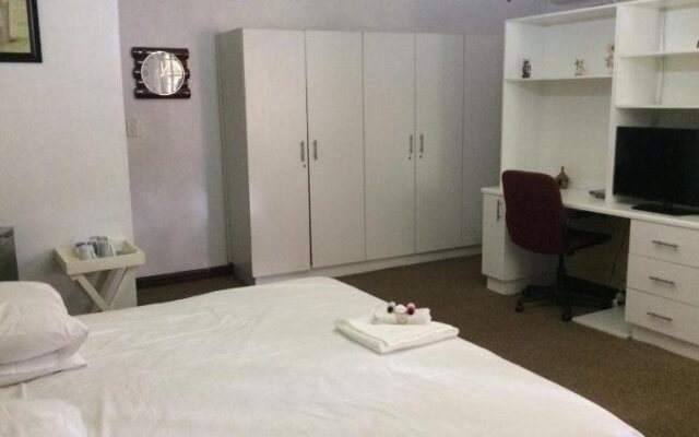 La Familia Guest House