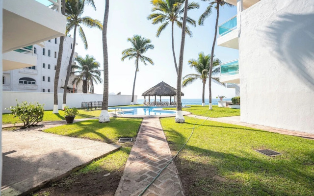 Playa Azul Apt with Sea views & Pool