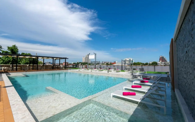 GLOW Bangkok Riverside