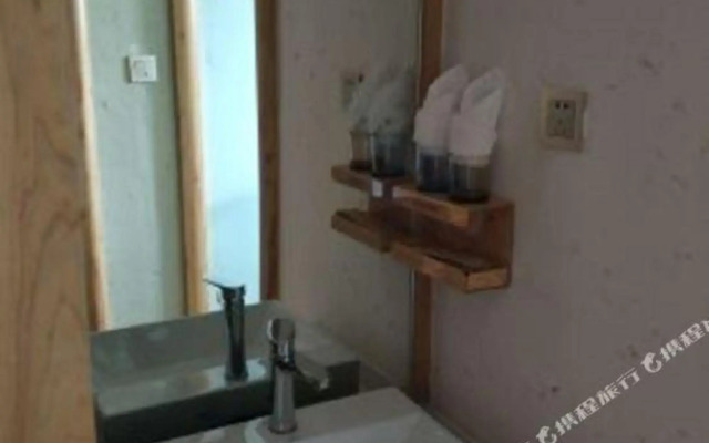 Zhengba Shilixiang Courtyard (Luding Daduhe Bridge)