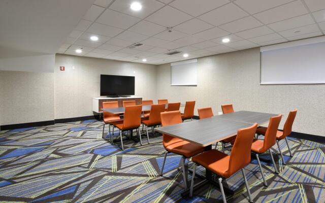 Holiday Inn Express Staten Island West