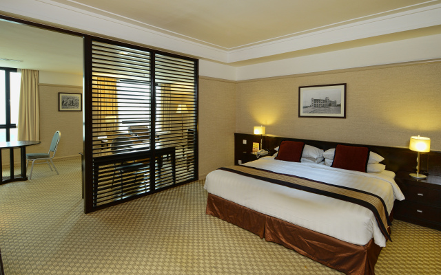 Pacific Regency Hotel Suites