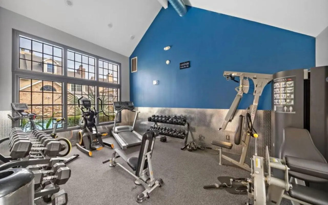 Upscale 1br Condo in Med Center