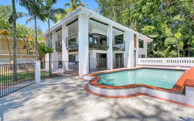 Dolce Vita Beachfront Holiday House