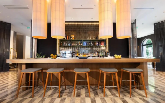Infinity Hotel & More