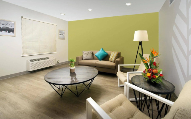 WoodSpring Suites Fargo North Near NDSU