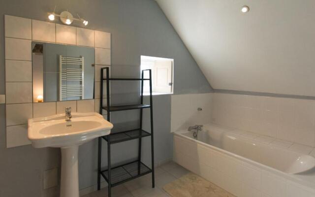 Gîte Bazouges-sur-le-Loir, 5 pièces, 8 personnes - FR-1-410-230