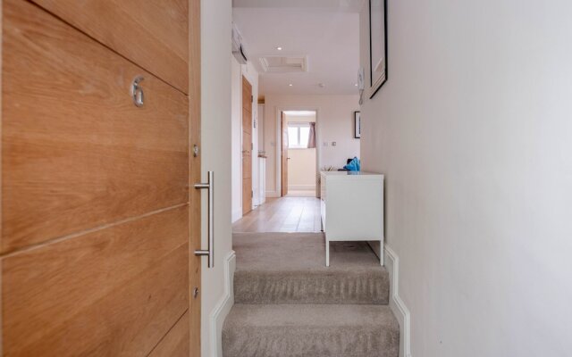 Luxury 1 Bedroom Apartment with Parking