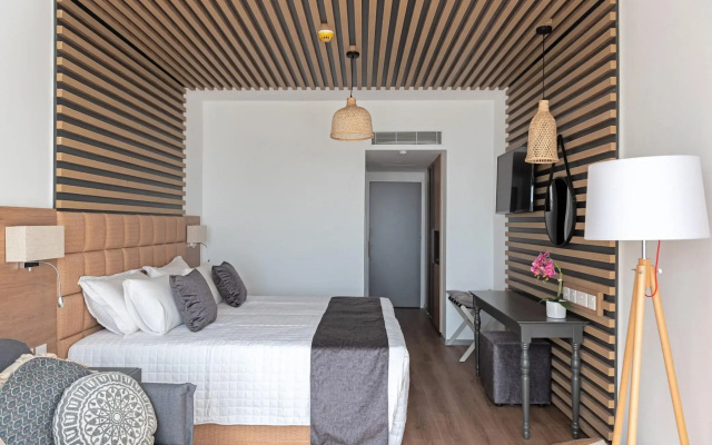 Piere Anne Beach Hotel