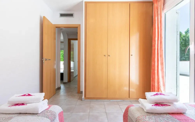 Modern Family Apartment Near Beach