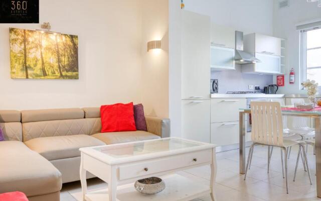 Central APT with private terrace by 360 Estates