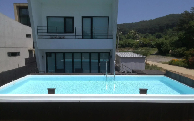 Taean Como Villa Private Pool and Jacuzzi