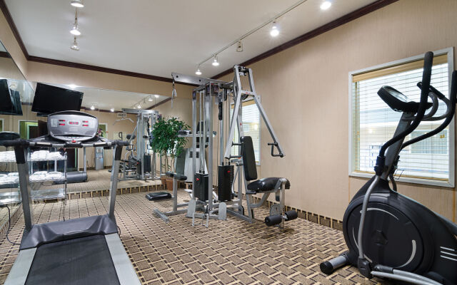 Holiday Inn Express & Suites Olathe South by IHG