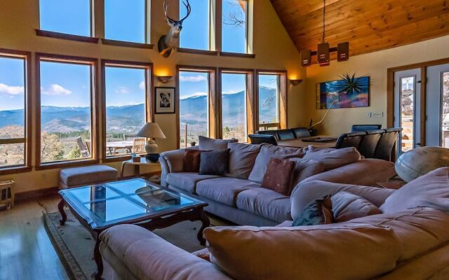 Sunset Chalet - 2600 Sq.ft. Multi-seasonal Retreat