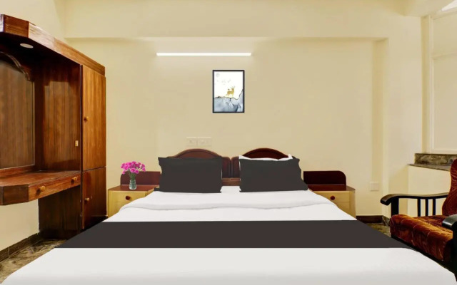 OYO 15837 Hotel Rvee's Regency
