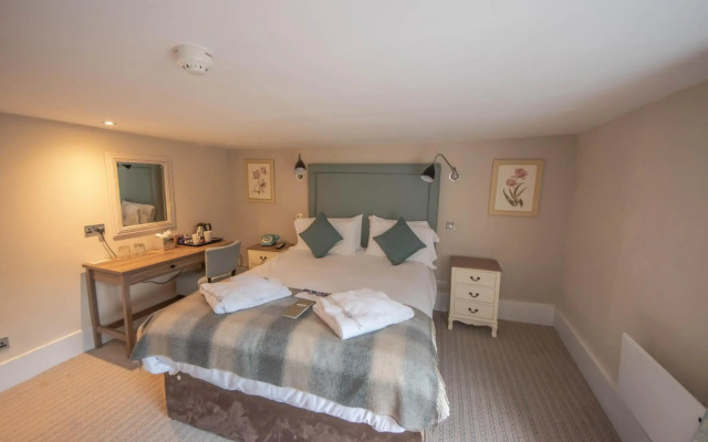 Norfolk Arms Hotel