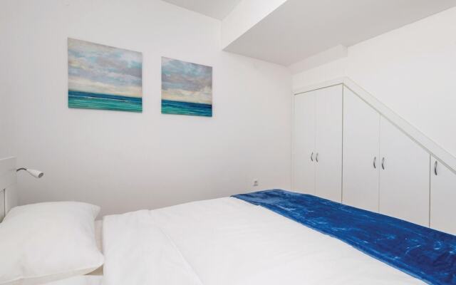 Stunning Home in Pag With Wifi and 2 Bedrooms