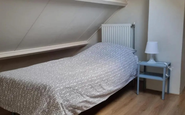Zomerhuis, centraal gelegen, rustige locatie.