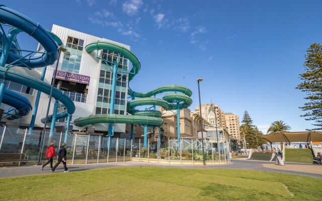 Ocean Sunset Glenelg Central Studio Apt