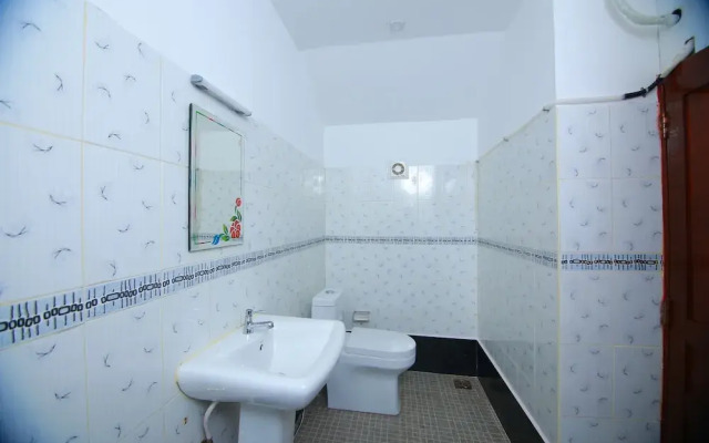 OYO 13525 HouseBoat My Trip Deluxe 3 BHK Private