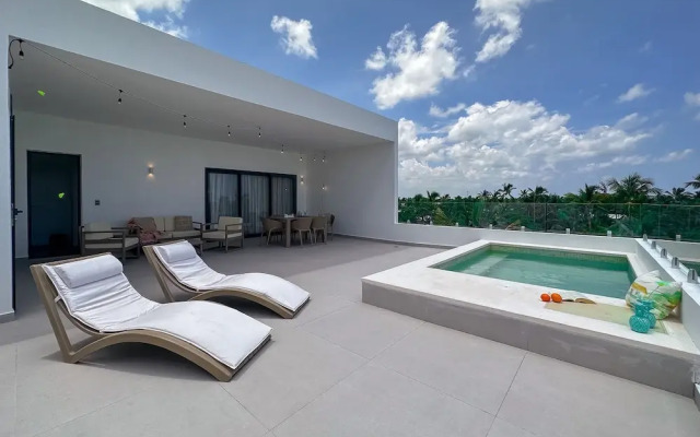 Luxury Penthouse 3 Bedroom Ocean Views