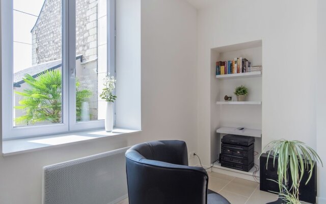 Luxury Holiday Home With Lawn in Beaumont-en-véron Near Chinon