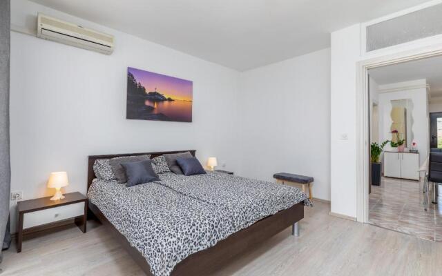 Dany Apartments