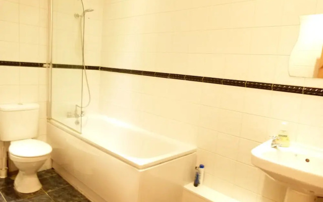 SS Property Hub - Family Apartment Kensington