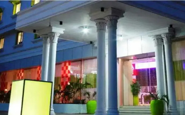 THE CENT Sandhya Hotel
