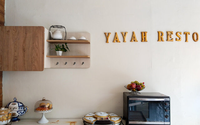 Yayah Guest House Syariah by Cocotel