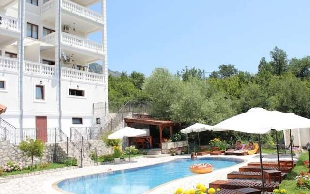 Villa Oasis with swimming pool