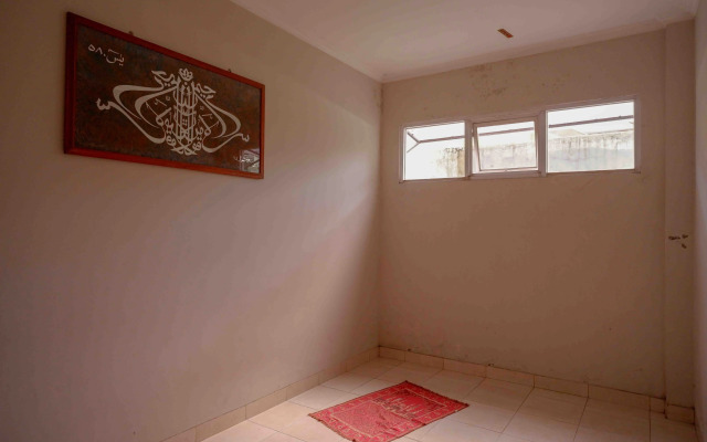 RedDoorz Syariah near Museum Wayang Kekayon