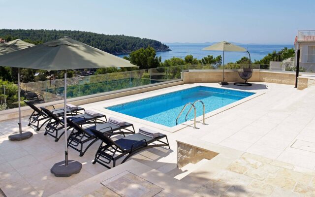 Beachfront villa Senses for 12 in Milna