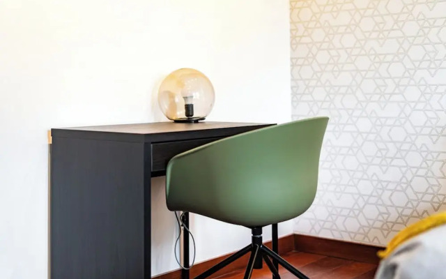 NEW Perfect Location with Free Parking