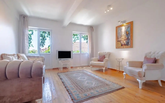 Authentic Flat 750 m to Taksim Square in Beyoglu