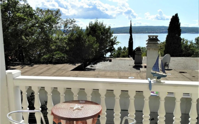 Warm and Welcoming Apartments With Sea View