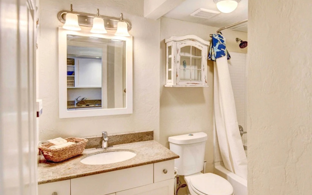 Daytona Beach Studio With Balcony + Ocean View