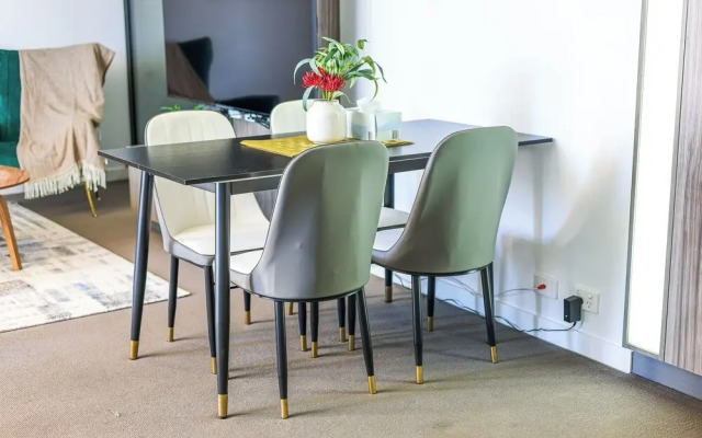 StayAU Leisure 2BR Modern CBD Apt