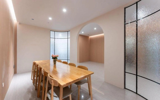 Hengdian Urba Hotel (Qinwang Palace Dream Valley)